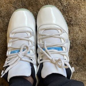 Low Jordan 11